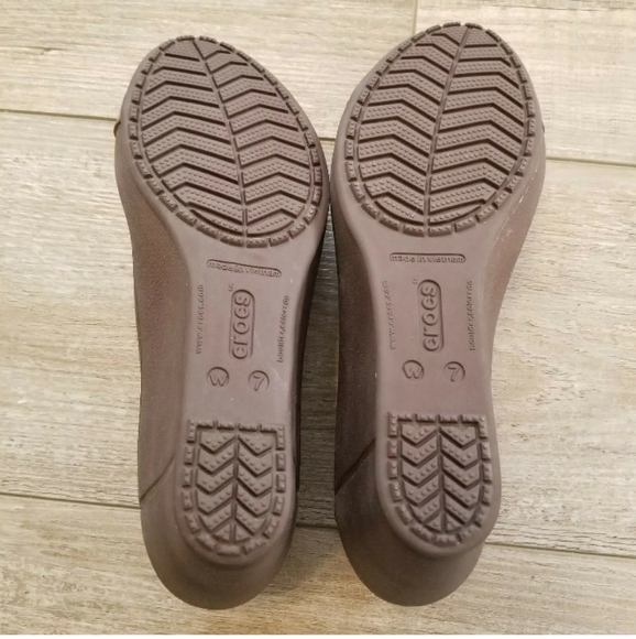 🆕Crocs | Brown Tortoise Cap Toe Slip On Wedge Heels Size 7 Womens Comfort Shoes - Picture 5 of 12